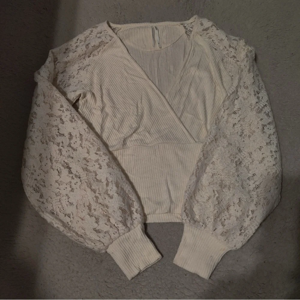 ANTHROPOLOGIE Lace Balloon Sleeve Cream Knit Faux Wrap Front Sweater Top Sz XS